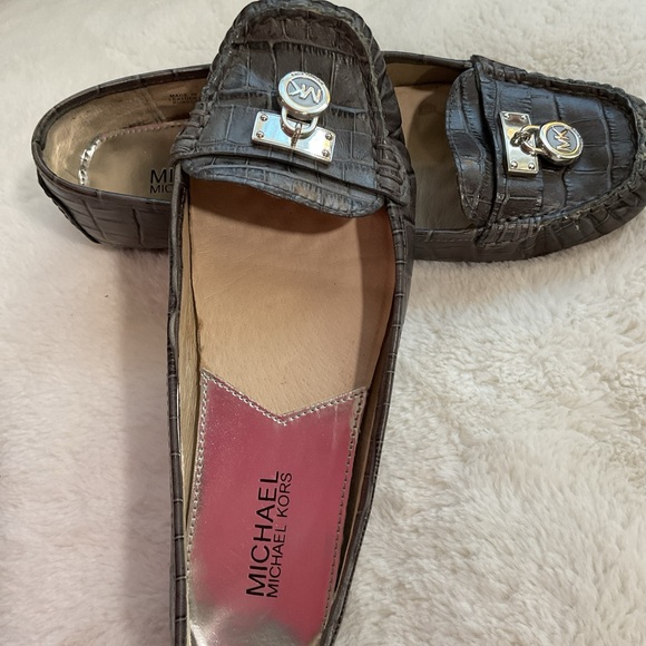 BOGO!Michael Kors gray alligator embossed leather flats silver logo size 7 MED - Picture 1 of 9